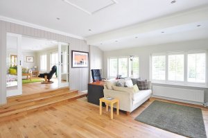 Steps leading down into living space with oak hardwood floors